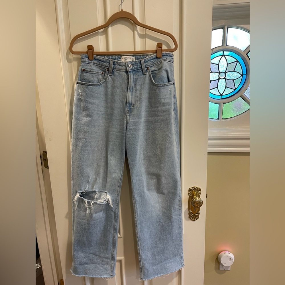 NWOT Abercrombie curve love The 90s relaxed jean high rise